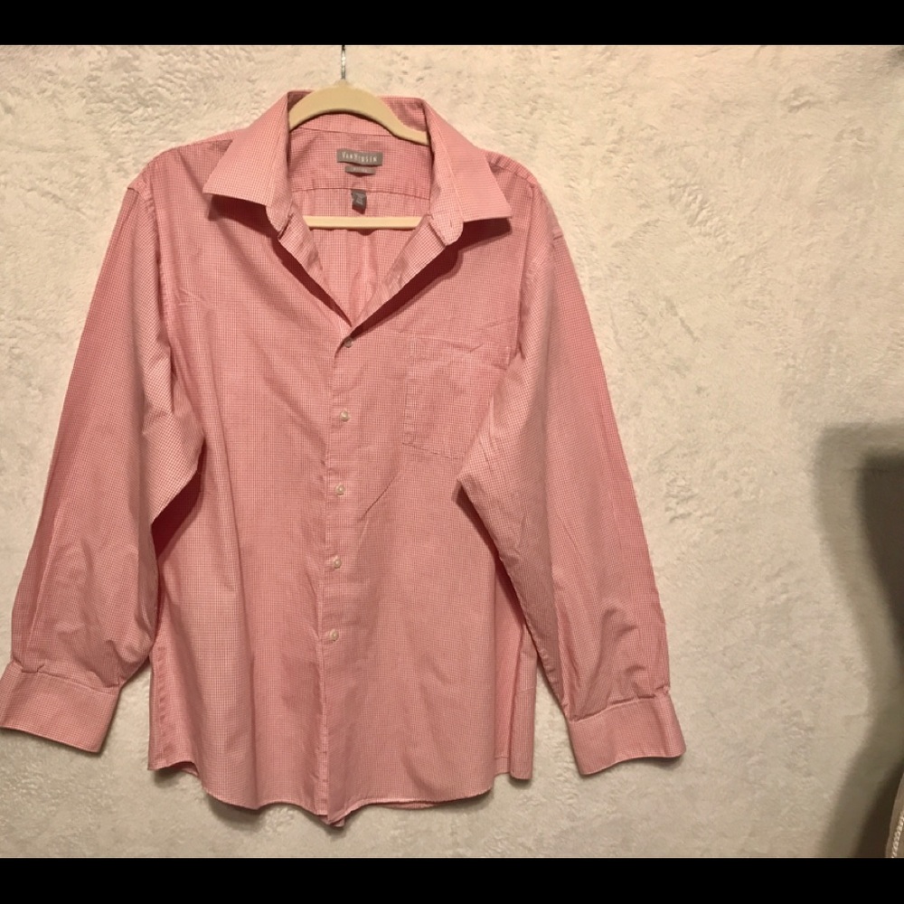 VAN HEUSEN men’s pink checkered fitted shirt.